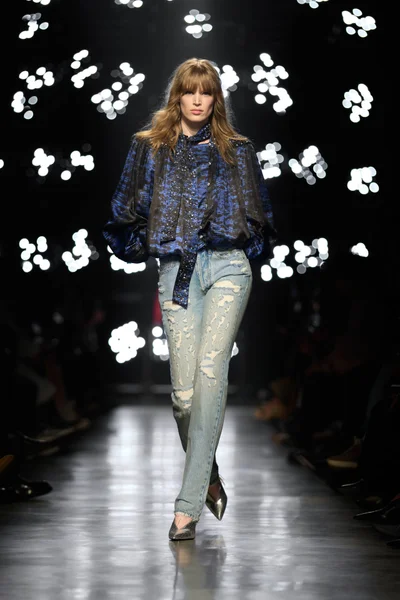 Look 14